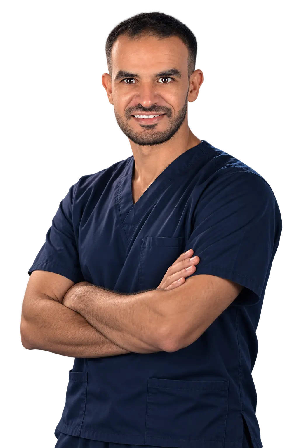 دكتور محمد الشهاوي، أخصائي جراحة الأطفال وحديثي الولادة، مرتديًا الزي الجراحي